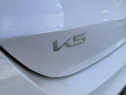 Glacial White Pearl 2023 Kia K5 EX
