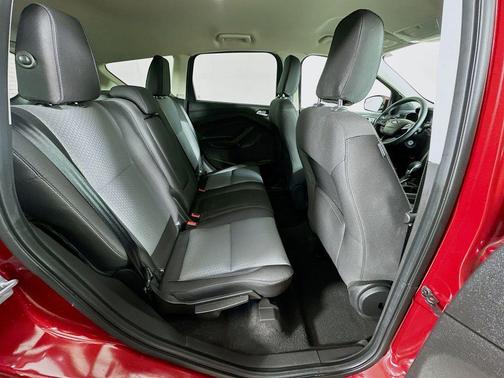 Ruby Red Metallic 2018 Ford Escape SE