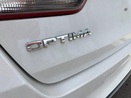 Snow White Pearl 2019 Kia Optima SX Turbo