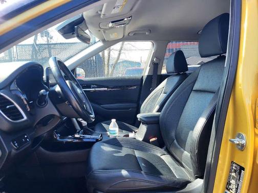 Starbright Yellow/Black Roof 2021 Kia Seltos SX Turbo