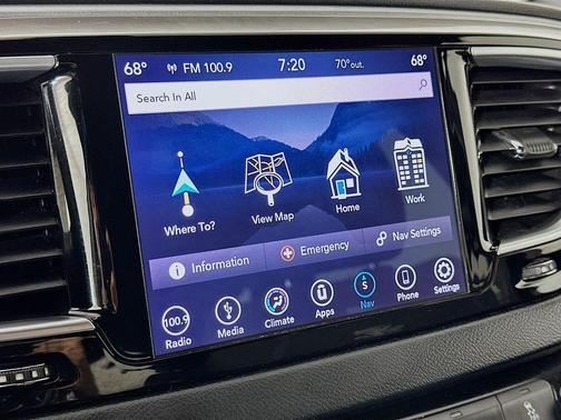 Brilliant Black Crystal Pearlcoat 2018 Chrysler Pacifica Touring Plus