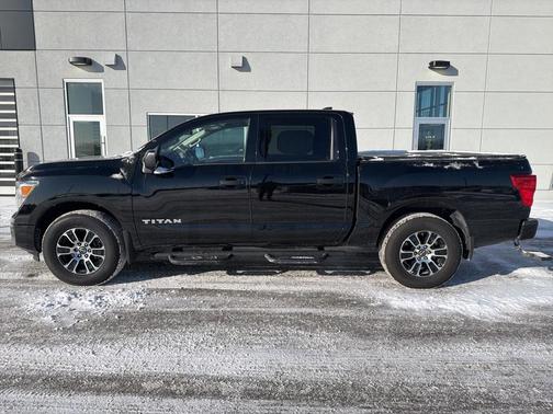 2023 Nissan Titan SV