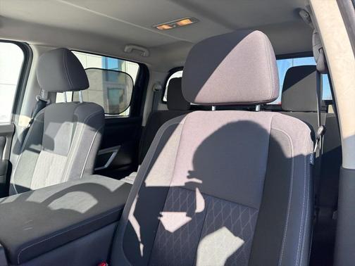 2023 Nissan Titan SV