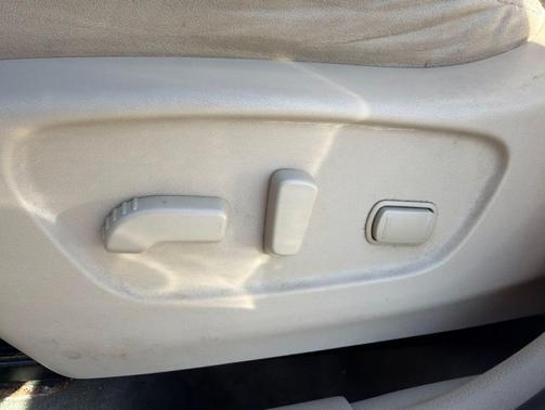 Moonlight White 2014 Nissan Rogue SV