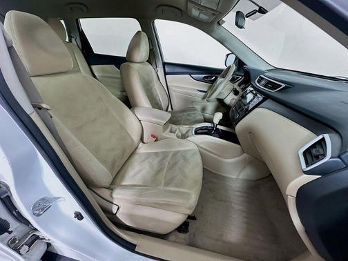 Moonlight White 2014 Nissan Rogue SV