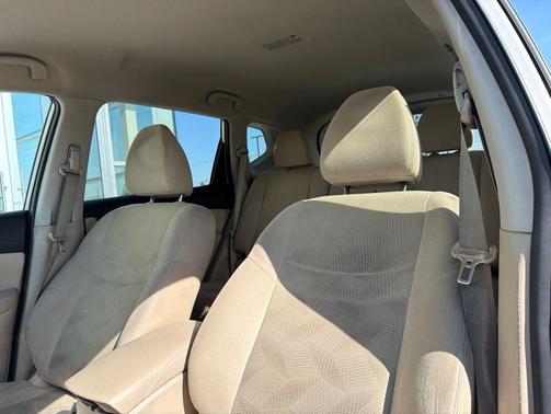 Moonlight White 2014 Nissan Rogue SV
