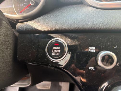 Snow White Pearl 2020 Kia Sportage EX