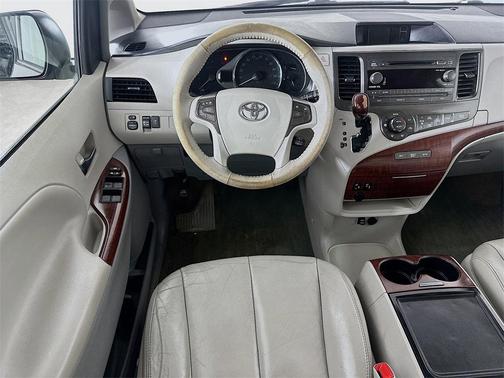 2013 Toyota Sienna XLE