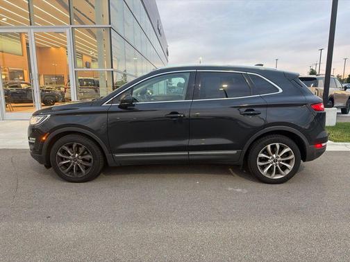 Tuxedo Black Metallic 2015 Lincoln MKC Base