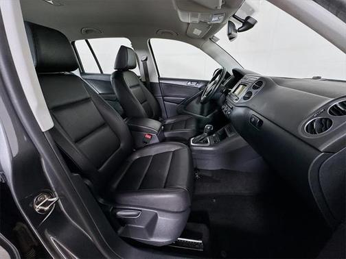 2016 Volkswagen Tiguan S