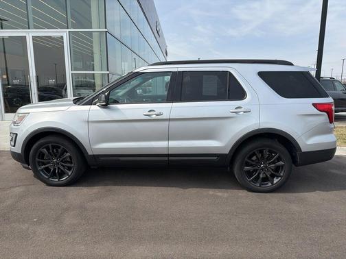 Ingot Silver Metallic 2017 Ford Explorer XLT