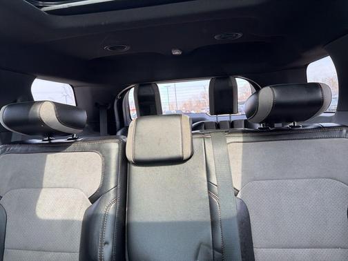 Ingot Silver Metallic 2017 Ford Explorer XLT