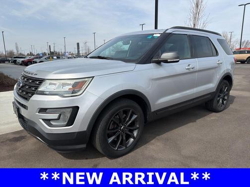 Ingot Silver Metallic 2017 Ford Explorer XLT