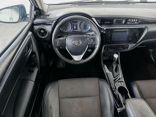 Classic Silver Metallic 2018 Toyota Corolla SE