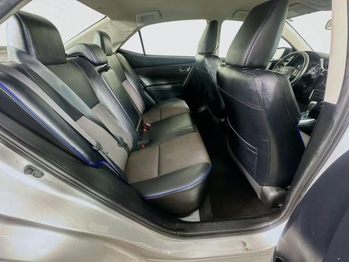 Classic Silver Metallic 2018 Toyota Corolla SE