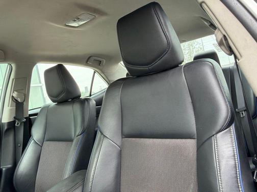 Classic Silver Metallic 2018 Toyota Corolla SE
