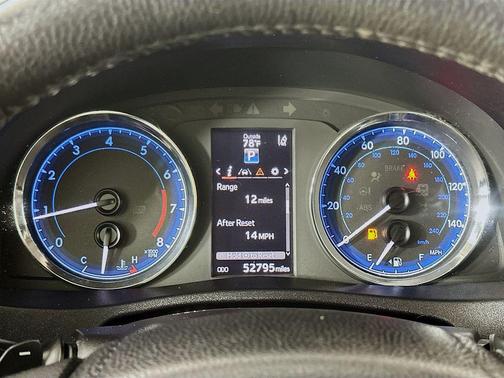 Classic Silver Metallic 2018 Toyota Corolla SE