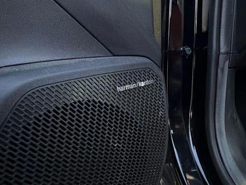 Aurora Black Pearl 2025 Kia K4 GT-Line
