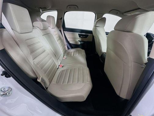 White Diamond Pearl 2018 Honda CR-V LX