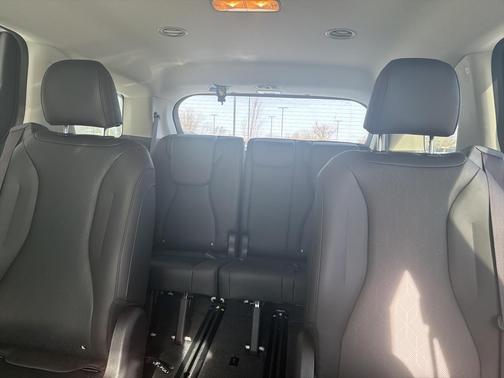 2024 Kia Carnival SX