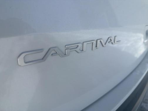 2024 Kia Carnival SX