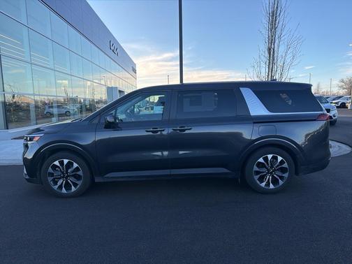 2024 Kia Carnival EX