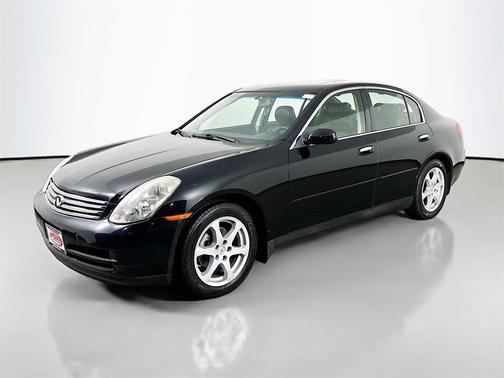 2004 INFINITI G35x Base