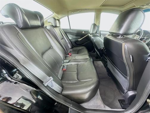 2004 INFINITI G35x Base