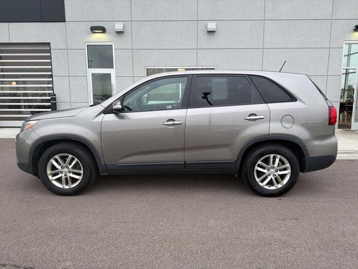 Titanium Silver 2014 Kia Sorento LX
