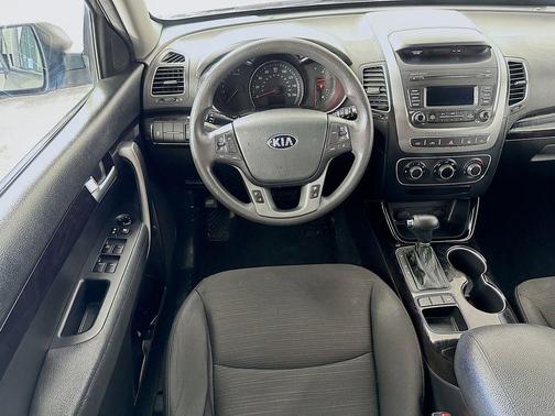 Titanium Silver 2014 Kia Sorento LX