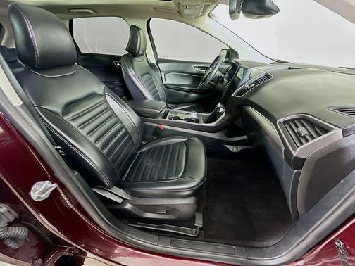Burgundy 2022 Ford Edge SEL