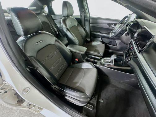 Snow White Pearl 2022 Kia Forte GT-Line