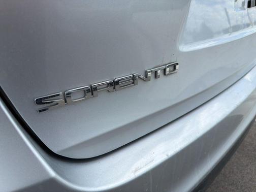 Sparkling Silver 2019 Kia Sorento LX