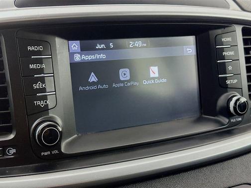 Sparkling Silver 2019 Kia Sorento LX
