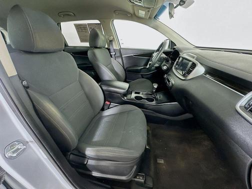 Sparkling Silver 2019 Kia Sorento LX