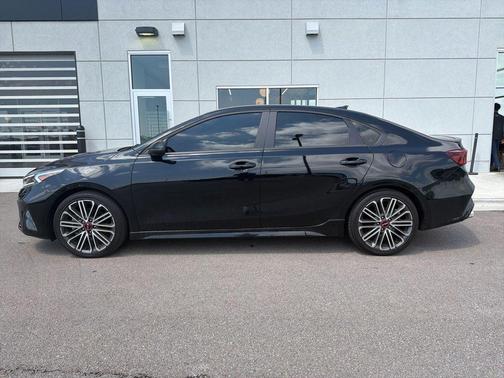 Aurora Black Pearl 2024 Kia Forte GT