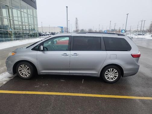 2015 Toyota Sienna XLE