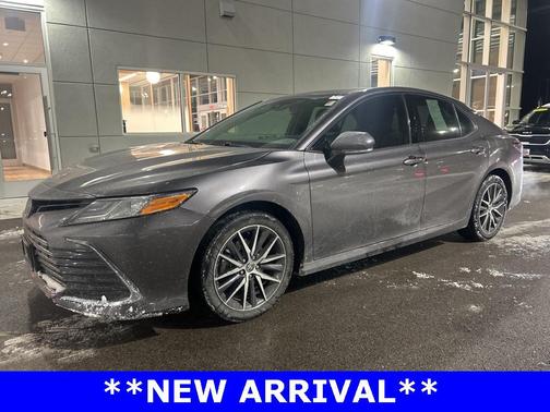 2022 Toyota Camry Hybrid XLE