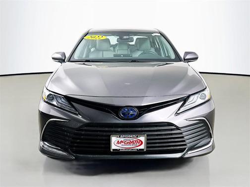 2022 Toyota Camry Hybrid XLE