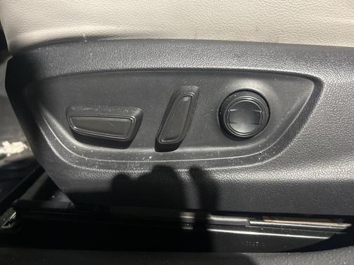 2022 Toyota Camry Hybrid XLE