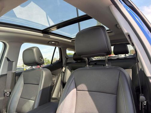 Marine Metallic 2022 GMC Terrain SLT