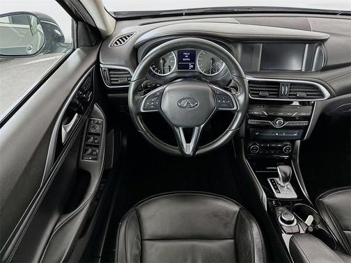 2018 INFINITI QX30 Luxury