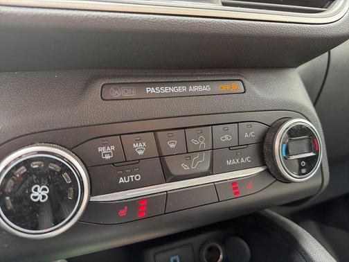 Red 2020 Ford Escape SE