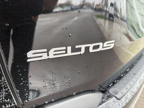 Fusion Black 2025 Kia Seltos S