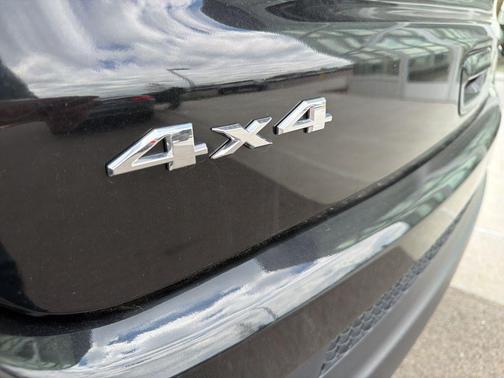 Diamond Black Crystal Pearlcoat 2022 Jeep Compass Limited