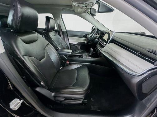 Diamond Black Crystal Pearlcoat 2022 Jeep Compass Limited