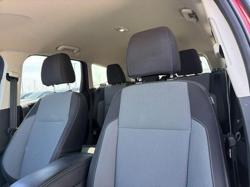 Ruby Red Metallic 2017 Ford Escape SE