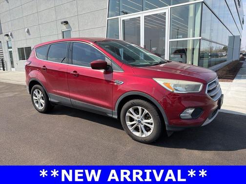 Ruby Red Metallic 2017 Ford Escape SE