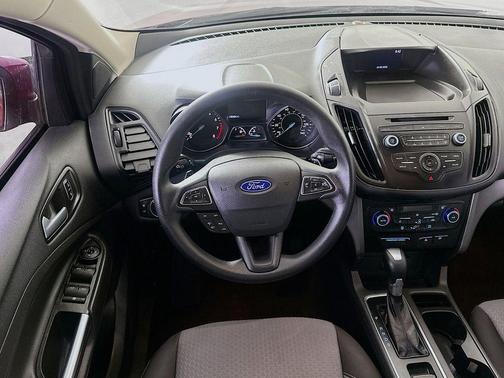 Ruby Red Metallic 2017 Ford Escape SE