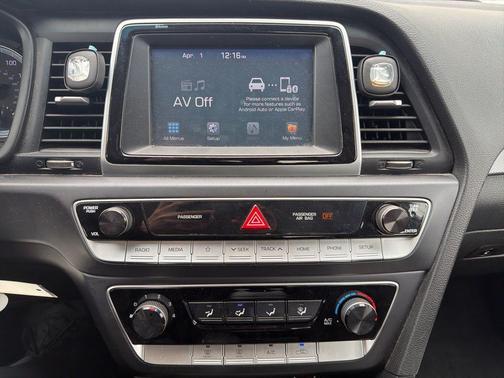 Quartz White Pearl 2019 Hyundai SONATA SE